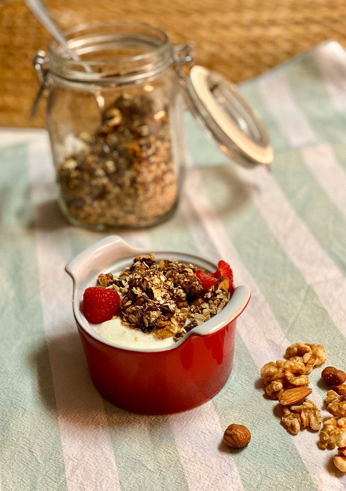 Una foto de Granola casera con chocolate