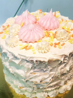Una foto de Pastel de limón relleno con crema de lima!!!