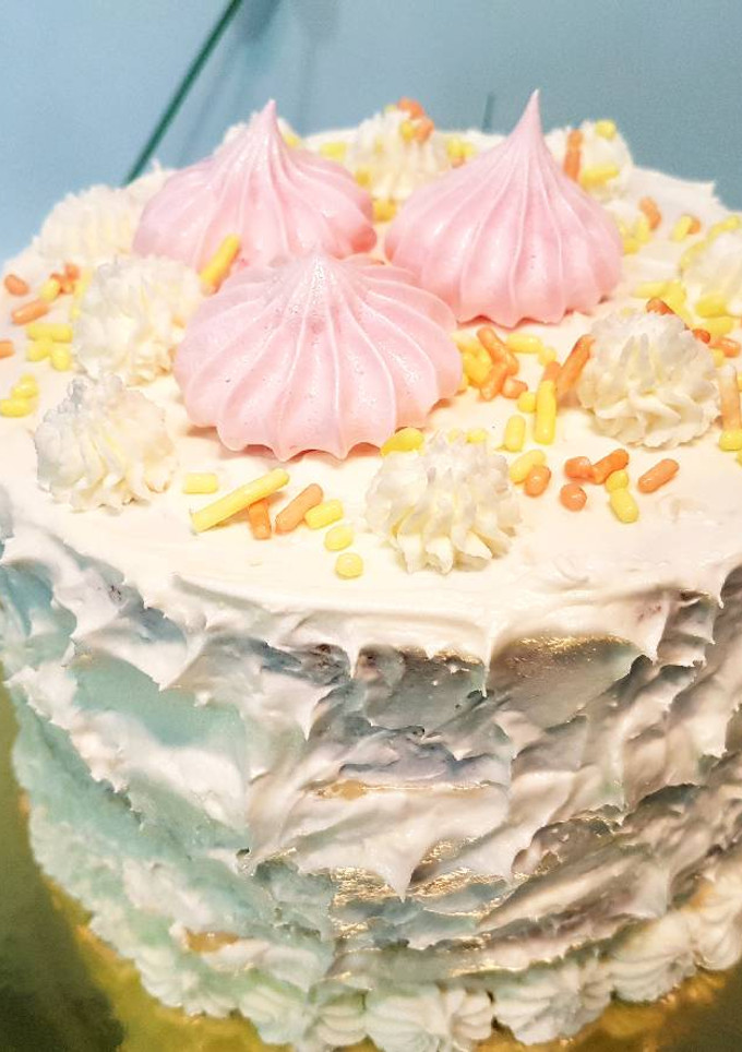 Una foto de Pastel de limón relleno con crema de lima!!!
