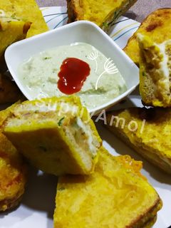 चिजी ब्रेड पकोडा (Cheesy Bread Pakoda recipe in marathi) रेसिपी चे मुख्य फोटो