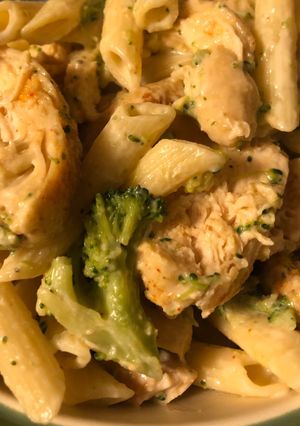 A picture of Fettuccini Alfredo Chicken and Broccoli Pasta.