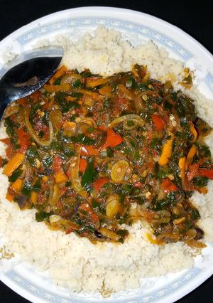 A picture of Kuskus/veggies.