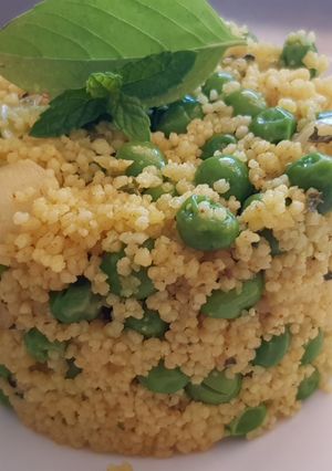Foto principal de Ensalada de cuscús y guisantes