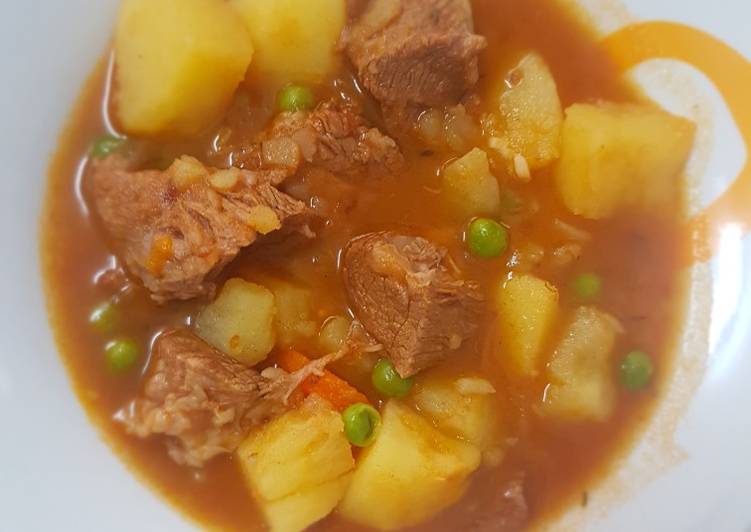 Patatas guisadas con carne