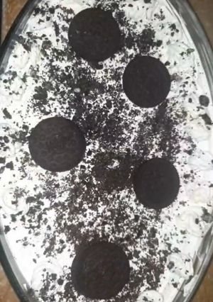 A picture of 4 ingredients Oreo dessert.