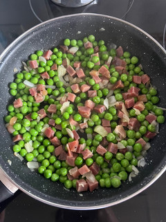 Una foto de Revuelto de guisantes