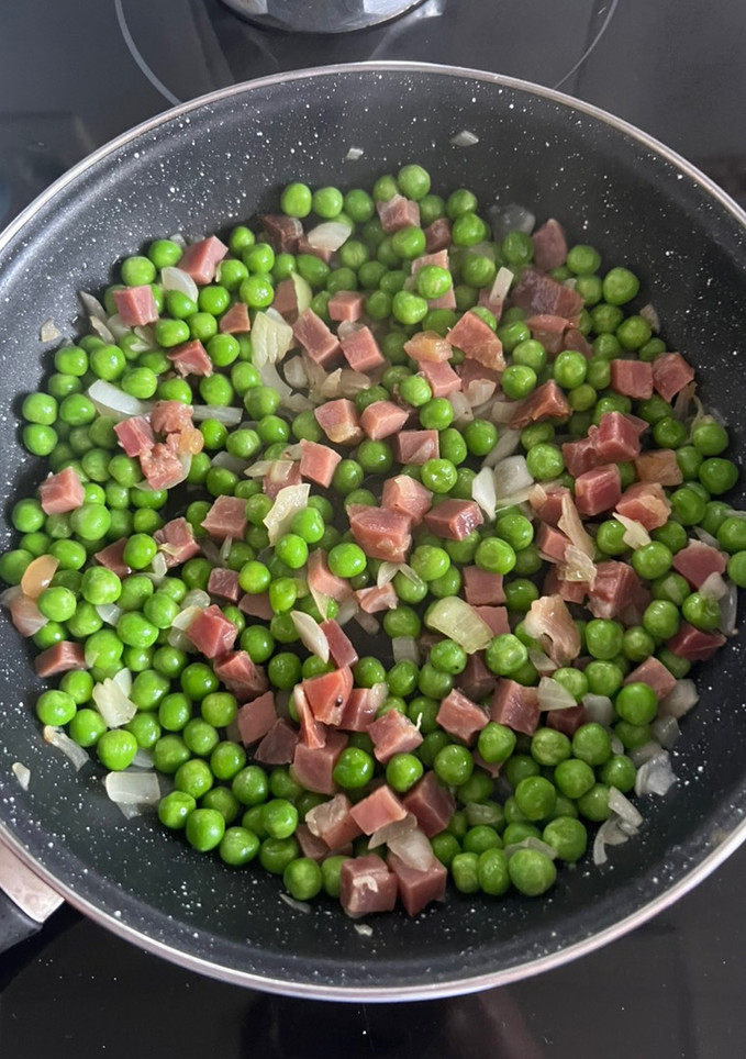 Una foto de Revuelto de guisantes