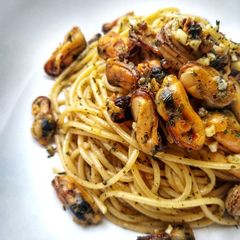 A picture of Spaghetti With Mussels In A Garlic, Butter & Chilli Sauce.