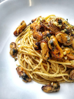 A picture of Spaghetti With Mussels In A Garlic, Butter & Chilli Sauce.