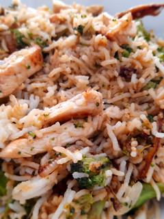 Una foto de Arroz con brócoli y pollo