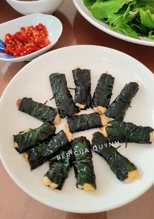Hình của món Đậu khuôn cuộn lá lốt.