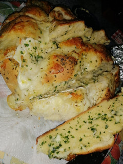 Una foto de Pan de ajo y queso