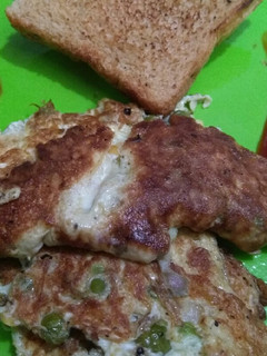 A picture of Brown bread with Egg omelette.