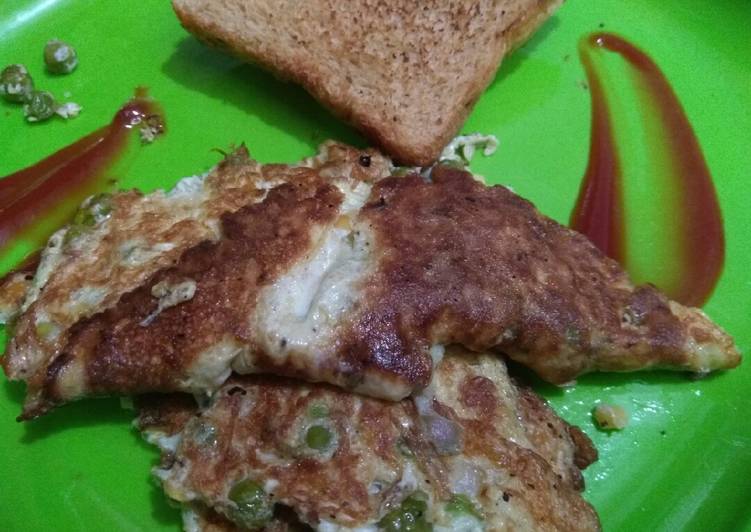 Steps to Make Speedy Brown bread with Egg omelette