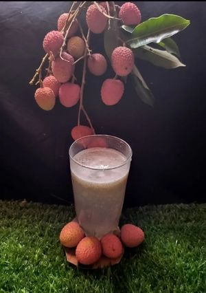 A picture of Litchi sabja seeds drinks.