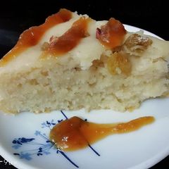 A picture of Fruity cake with apple jam.
