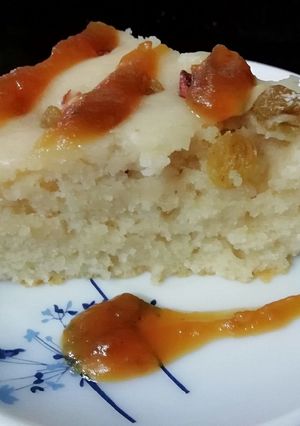 A picture of Fruity cake with apple jam.