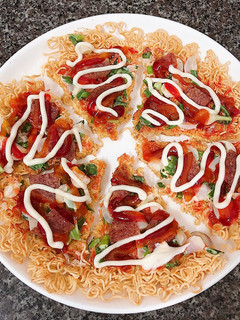 Hình của món Pizza mì tôm.