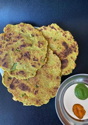 ઓટ્સ થેપલા (Oats Thepla Recipe In Gujarati) રેસીપી મુખ્ય ફોટો