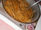 مكرونة حمراء سريعة بدون لحم مفروم