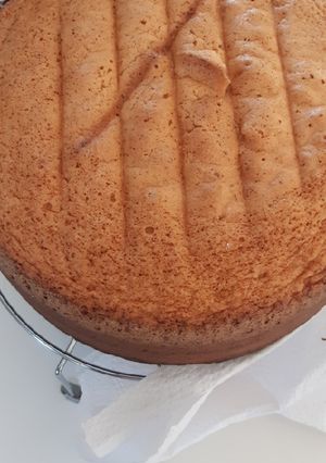 Una foto de Bizcochuelo Genovés, ideal para cortar en capas para rellenar