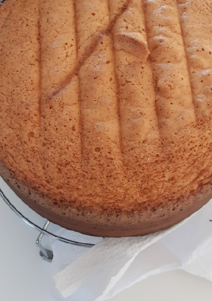 Una foto de Bizcochuelo Genovés, ideal para cortar en capas para rellenar