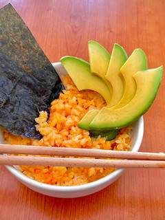 Una foto de Arroz con salmón