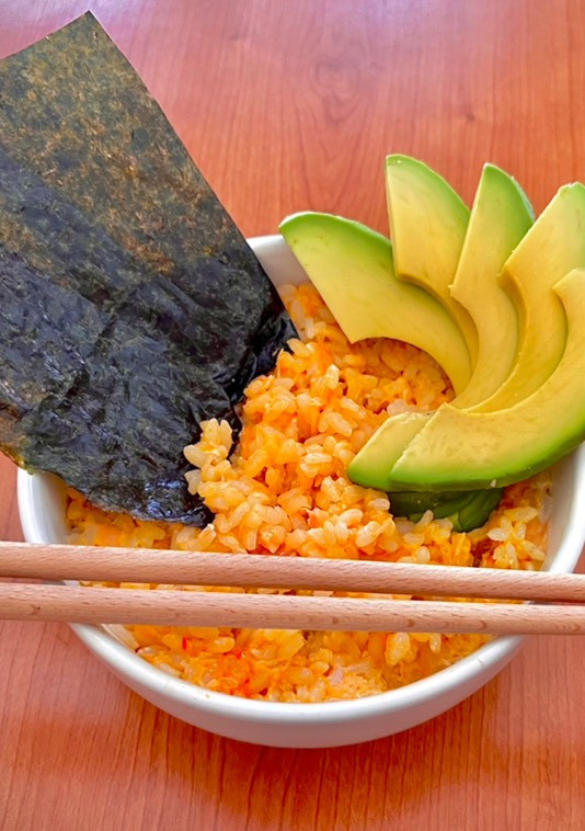 Una foto de Arroz con salmón