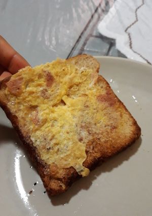 Una foto de Emparedado de huevo con jamón