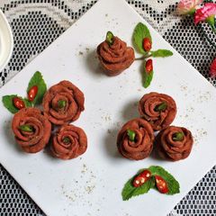 A picture of Beetroot Rose Mathri.