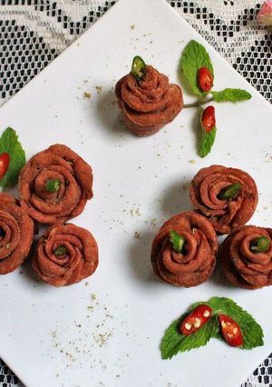 A picture of Beetroot Rose Mathri.