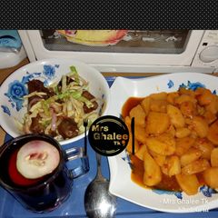 A picture of Paten dankalin turawa da chicken cabbage sauce da zobo.
