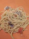 Spaghetti con telline e pomodorini
