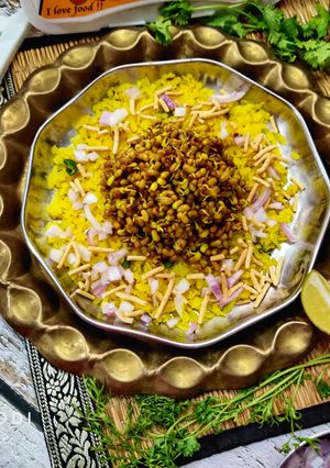 પુના મિસળ (Puna Misal Recipe In Gujarati) રેસીપી મુખ્ય ફોટો