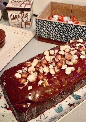 Une photo de Cake chocolat, nappage chocolat noisette