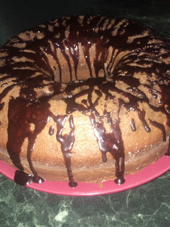 Una foto de Budín Savarin de Chocolate con nueces y cobertura de chocolate 🍫