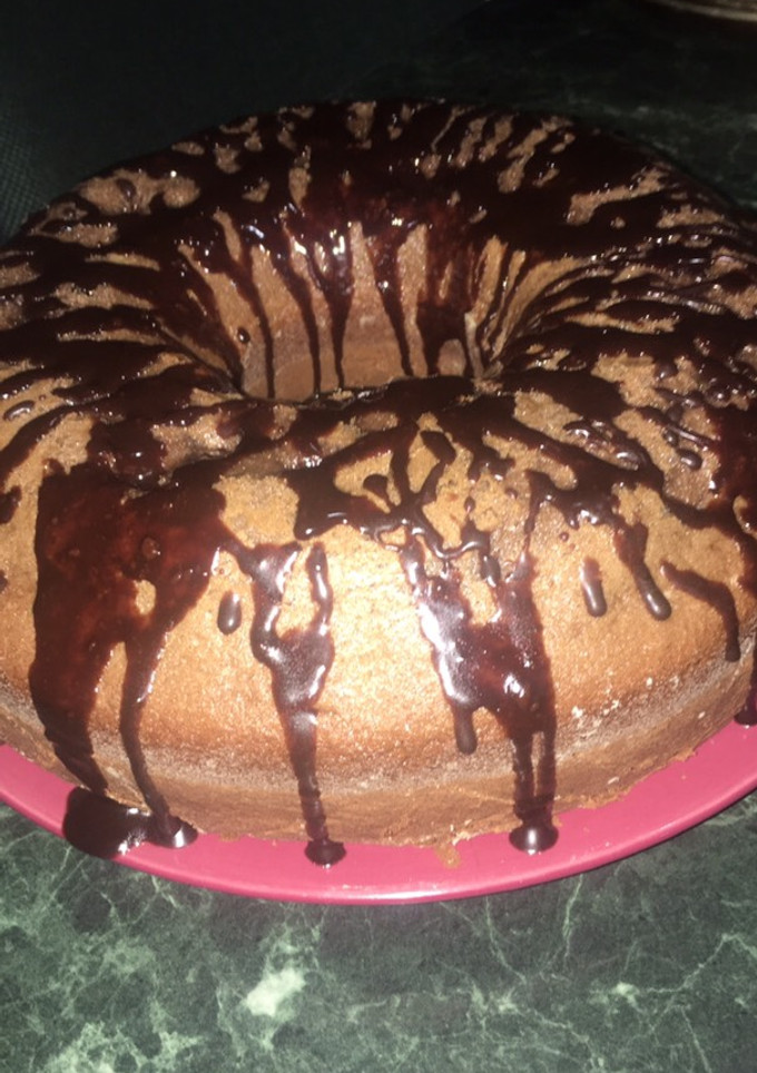 Una foto de Budín Savarin de Chocolate con nueces y cobertura de chocolate 🍫