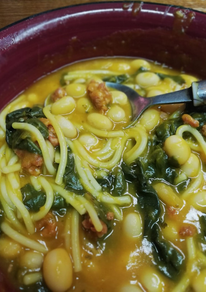 Una foto de Porotos con Riendas