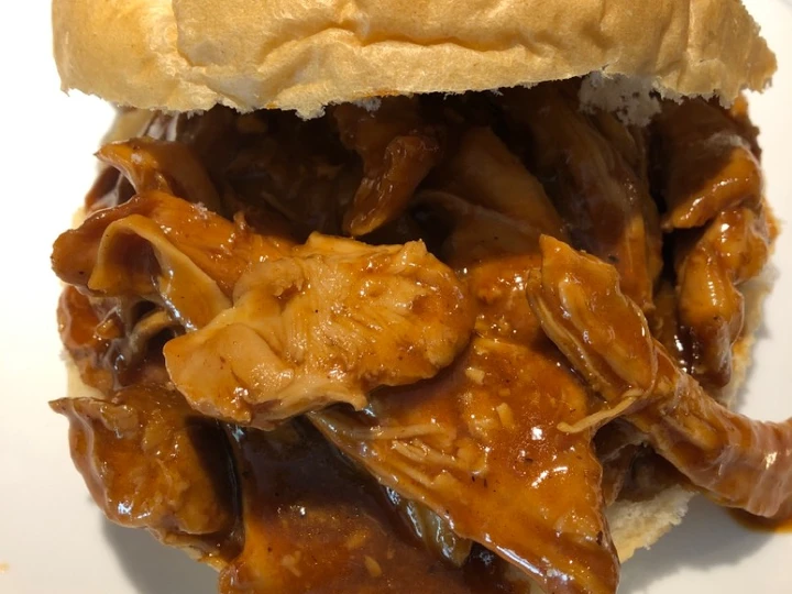 Easy Steps to Make Crockpot BBQ 🍗 Chicken 🐔 Sandwiches 🥪 the  Makes Drooling Really delicious