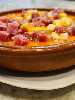 Una foto de Salmorejo de melocotón