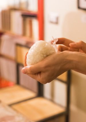 Foto di Onighiri di Tonno e Mayo che più' venduti alla convincente store in Giappone
