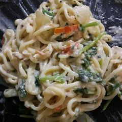 A picture of Spaghetti Alfredo.