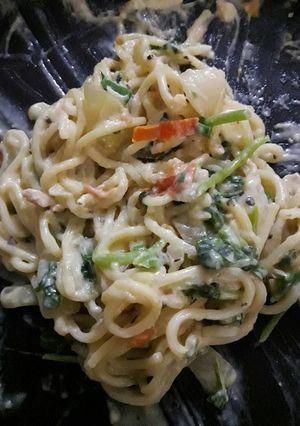 A picture of Spaghetti Alfredo.