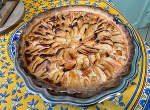 Une photo de Tarte aux pommes et pralines roses