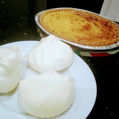 A picture of Lemon Meringue Pie.