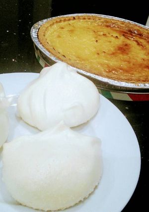 A picture of Lemon Meringue Pie.