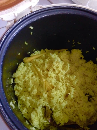 Langkah Gampang Membikin Resep  Nasi kuning Magicom Praktis yang Menggugah Selera, Enak