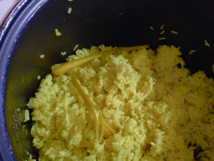 Langkah Gampang Membikin Resep  Nasi kuning Magicom Praktis yang Menggugah Selera, Enak