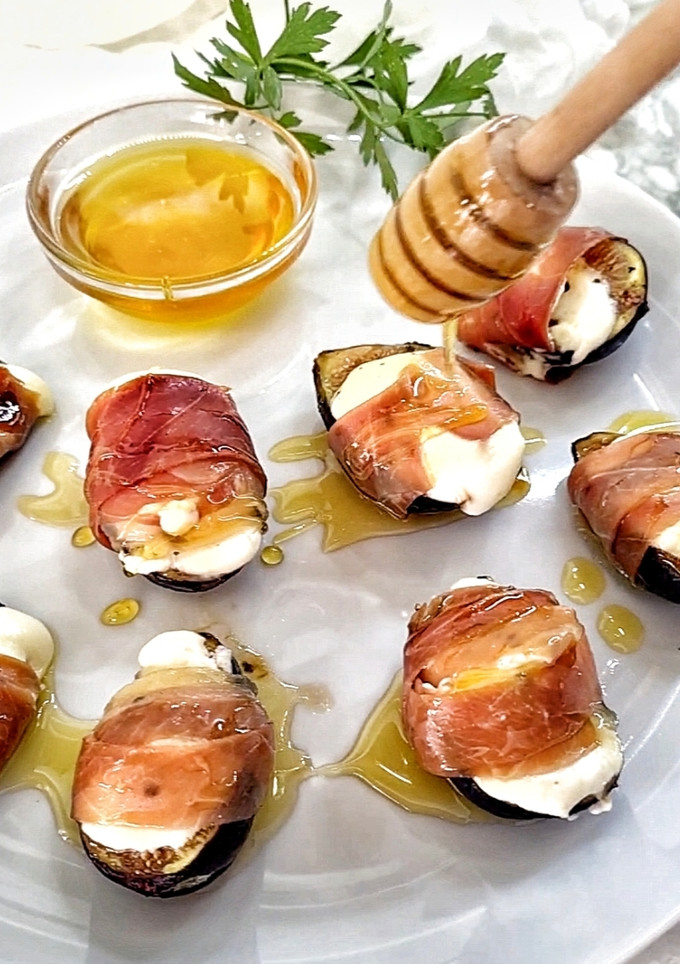 Una foto de Brevas con mascarpone y jamón curado