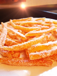 Una foto de Cascaritas de Naranja Confitadas